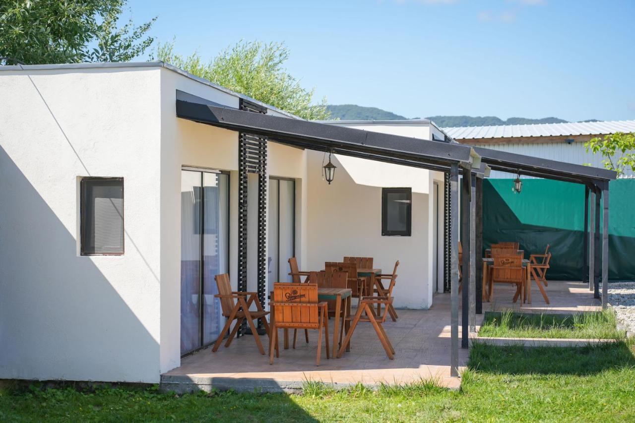 Bungalowuri "Doi Cocosi " Villa Horezu Exterior foto